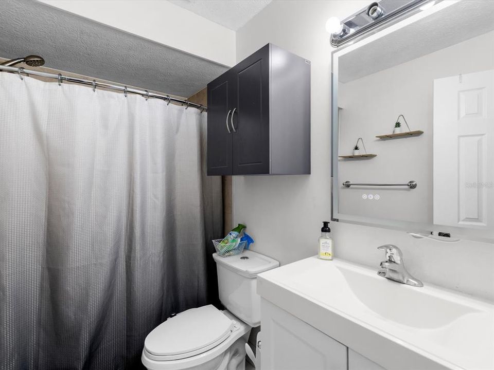 Activo con contrato: $250,000 (3 camas, 2 baños, 1269 Pies cuadrados)
