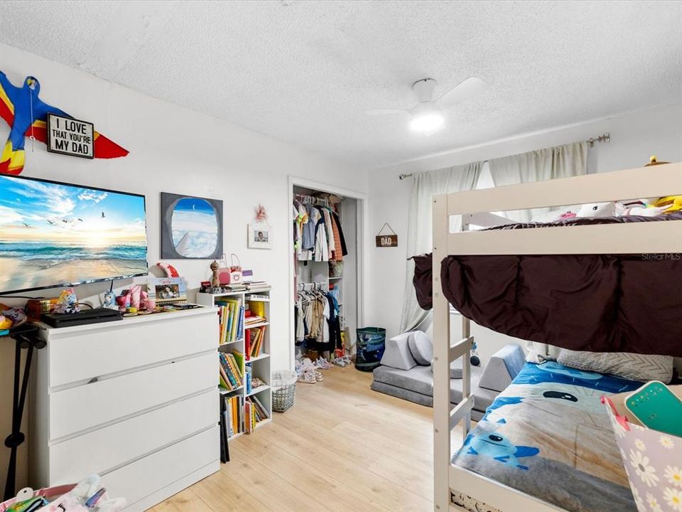 Activo con contrato: $250,000 (3 camas, 2 baños, 1269 Pies cuadrados)