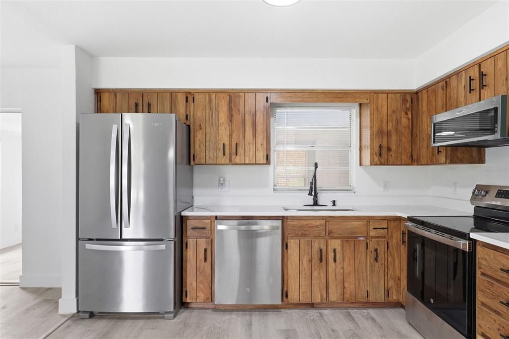 For Sale: $329,900 (4 beds, 3 baths, 1602 Square Feet)