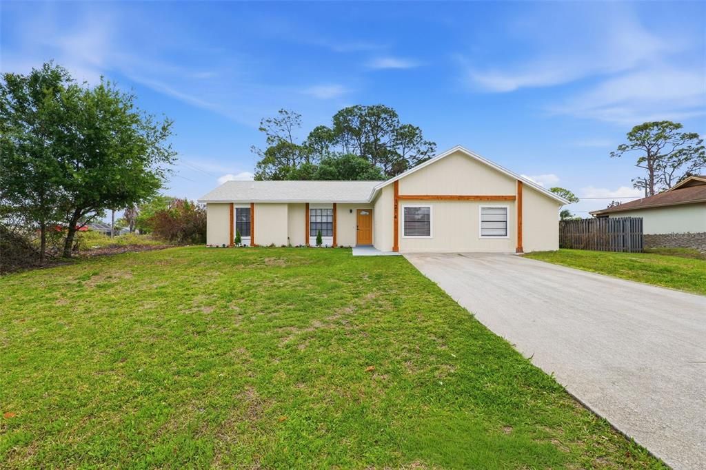 For Sale: $329,900 (4 beds, 3 baths, 1602 Square Feet)