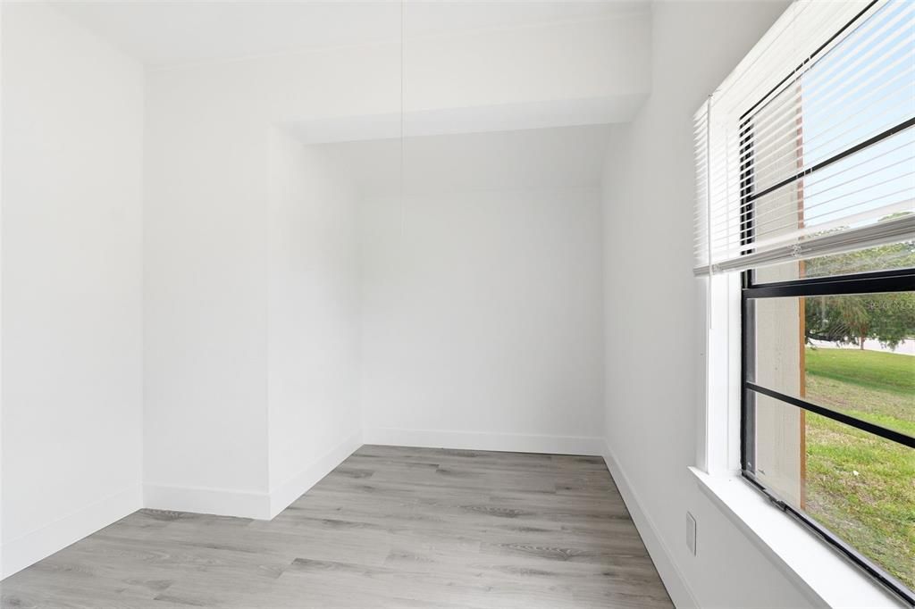For Sale: $329,900 (4 beds, 3 baths, 1602 Square Feet)