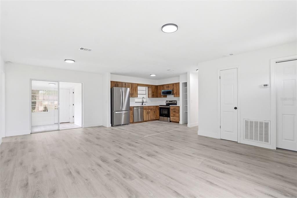 For Sale: $329,900 (4 beds, 3 baths, 1602 Square Feet)