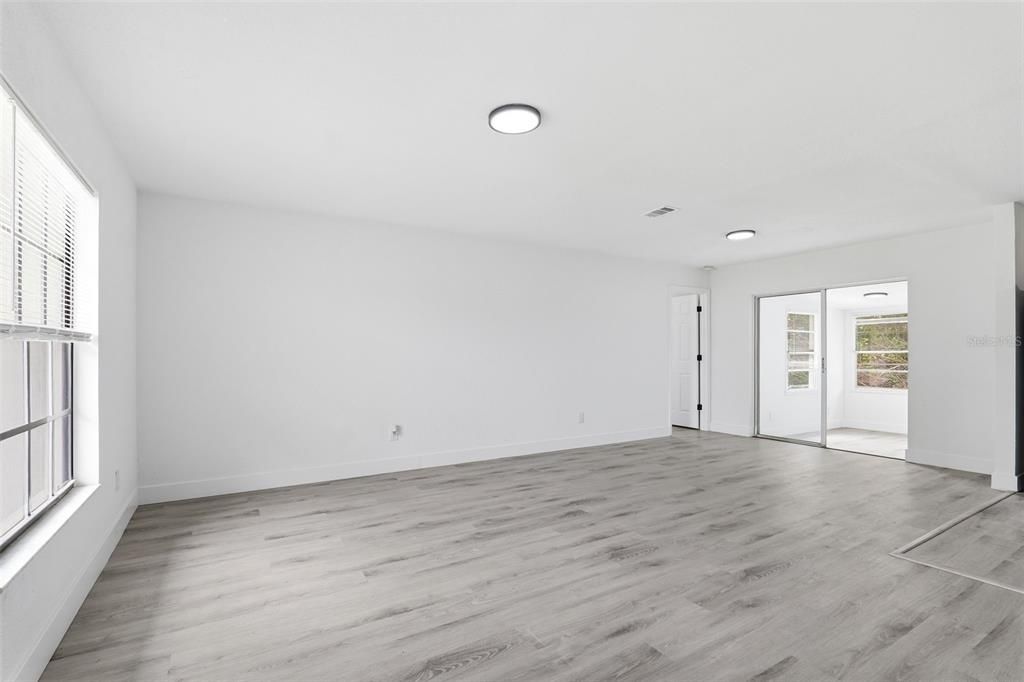 For Sale: $329,900 (4 beds, 3 baths, 1602 Square Feet)