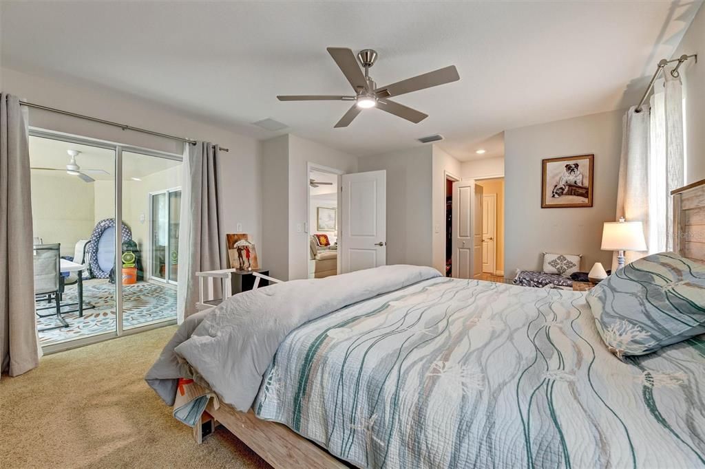 En Venta: $533,450 (4 camas, 3 baños, 2270 Pies cuadrados)