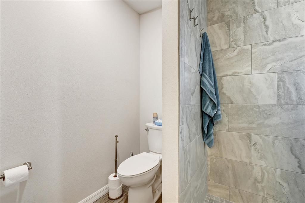 En Venta: $533,450 (4 camas, 3 baños, 2270 Pies cuadrados)