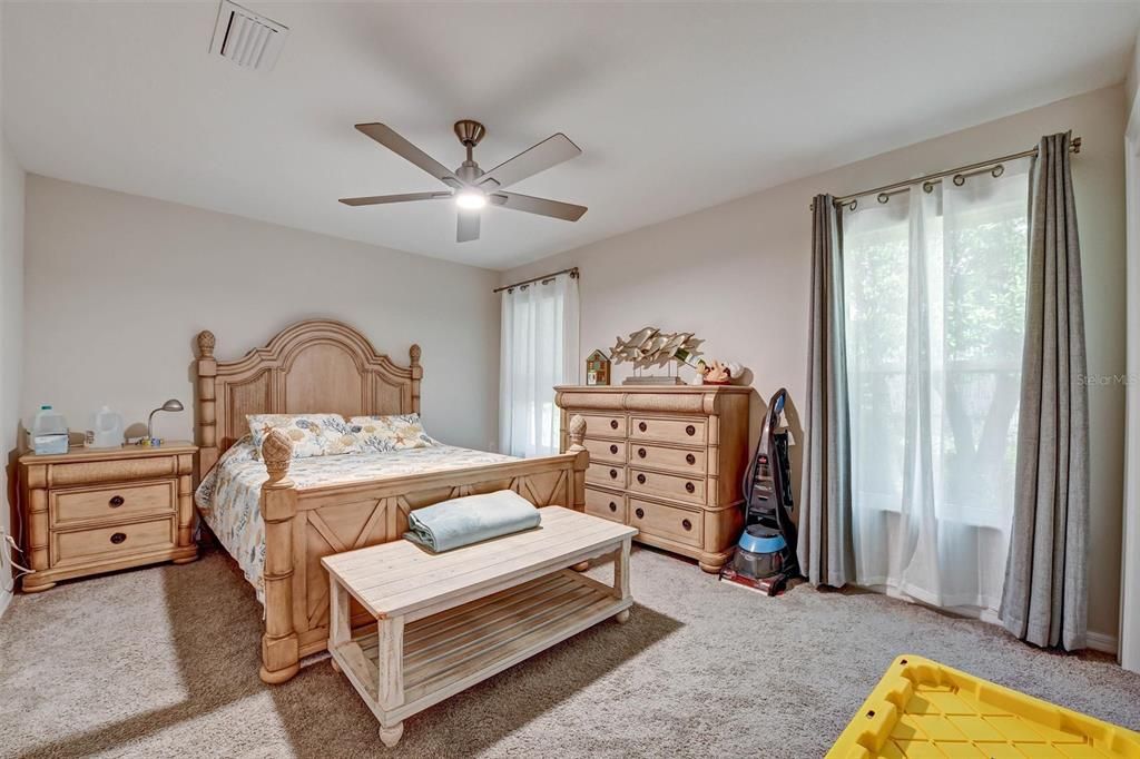 En Venta: $533,450 (4 camas, 3 baños, 2270 Pies cuadrados)