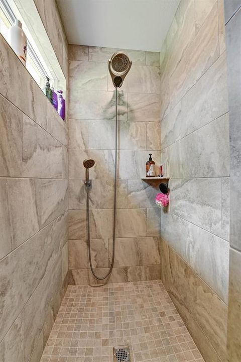 En Venta: $533,450 (4 camas, 3 baños, 2270 Pies cuadrados)