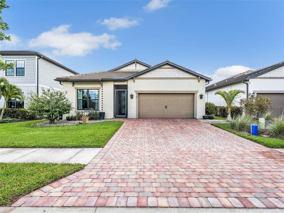 Недавно продано: $460,000 (4 спален, 2 ванн, 1828 Квадратных фут)