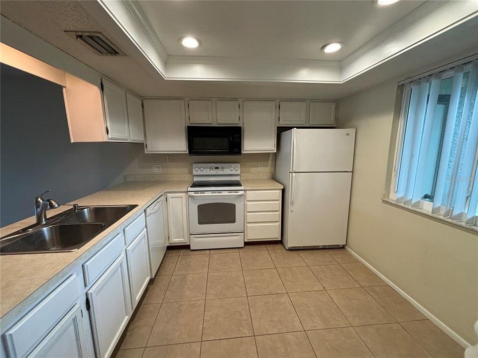 For Rent: $1,750 (2 beds, 2 baths, 1030 Square Feet)