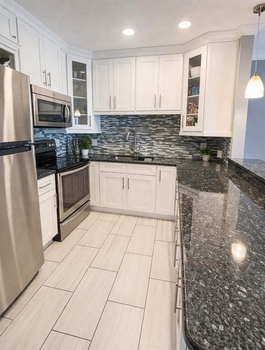 На продажу: $124,999 (1 спален, 1 ванн, 780 Квадратных фут)