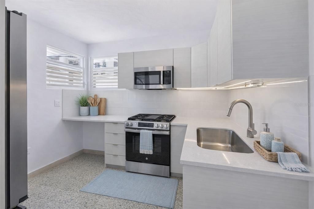 En Renta: $2,950 (2 camas, 2 baños, 819 Pies cuadrados)