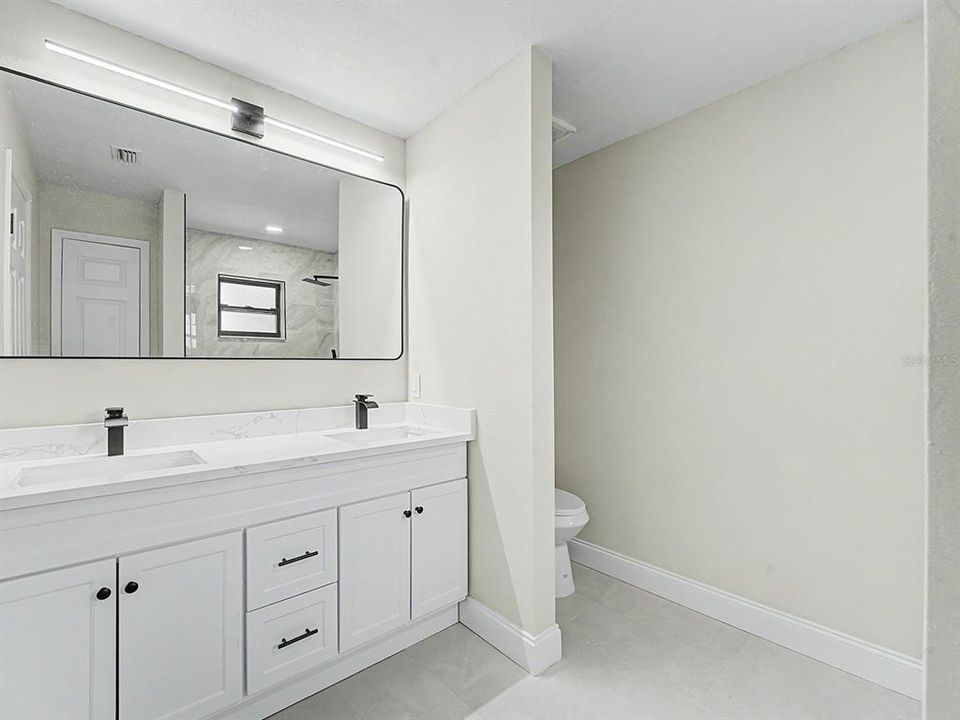 Activo con contrato: $414,999 (4 camas, 2 baños, 1863 Pies cuadrados)