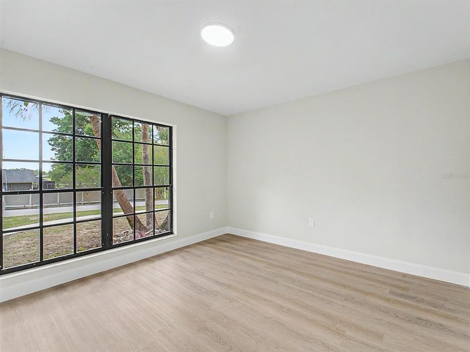 Activo con contrato: $414,999 (4 camas, 2 baños, 1863 Pies cuadrados)