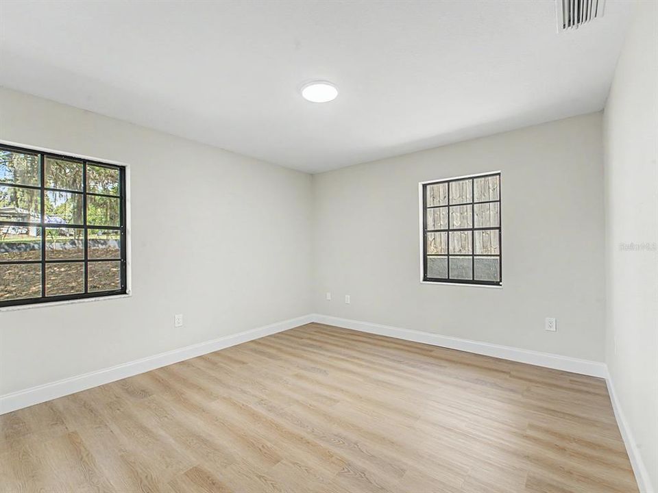 Activo con contrato: $414,999 (4 camas, 2 baños, 1863 Pies cuadrados)