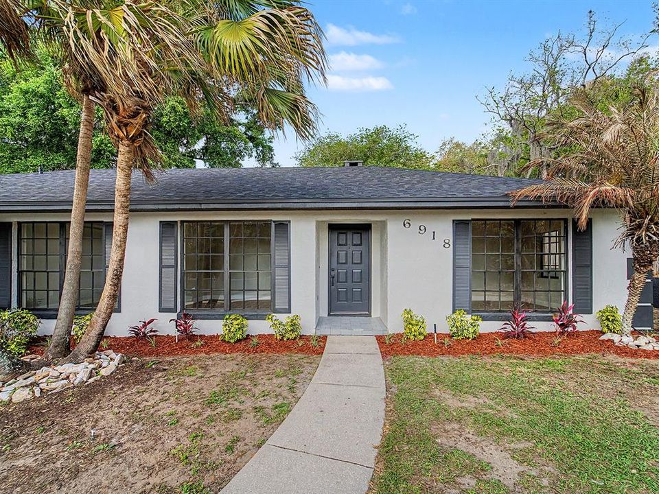 Activo con contrato: $414,999 (4 camas, 2 baños, 1863 Pies cuadrados)