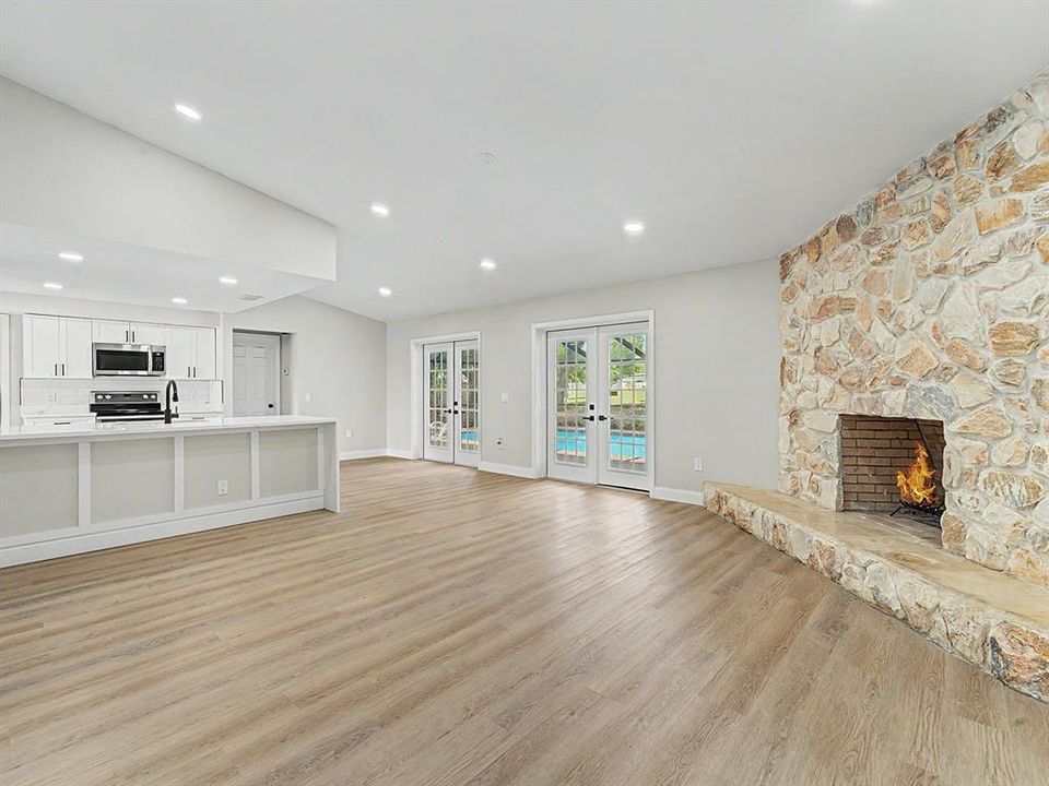 Activo con contrato: $414,999 (4 camas, 2 baños, 1863 Pies cuadrados)
