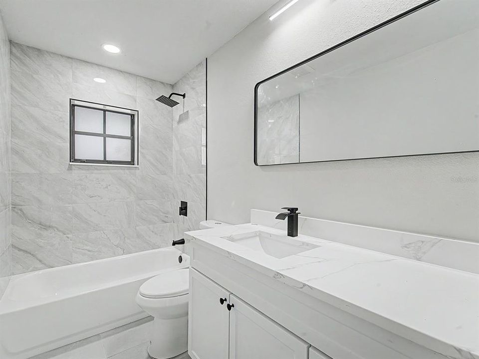 Activo con contrato: $414,999 (4 camas, 2 baños, 1863 Pies cuadrados)