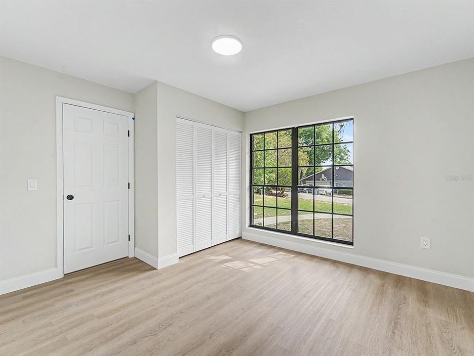 Activo con contrato: $414,999 (4 camas, 2 baños, 1863 Pies cuadrados)