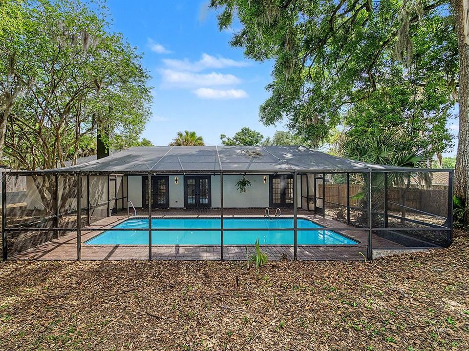 Activo con contrato: $414,999 (4 camas, 2 baños, 1863 Pies cuadrados)