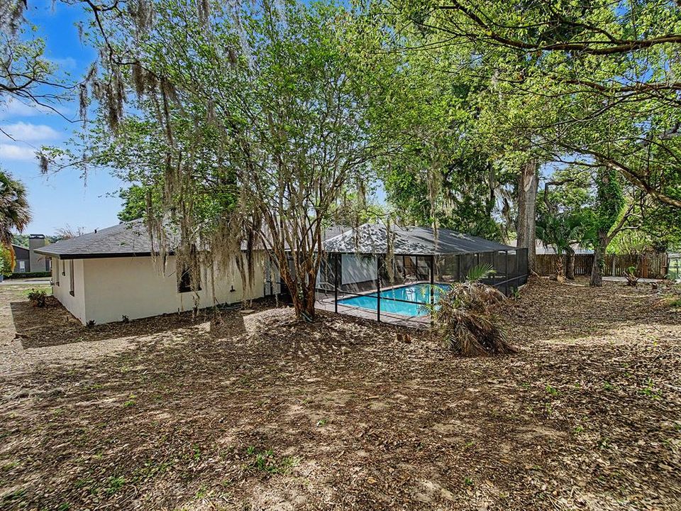 Activo con contrato: $414,999 (4 camas, 2 baños, 1863 Pies cuadrados)