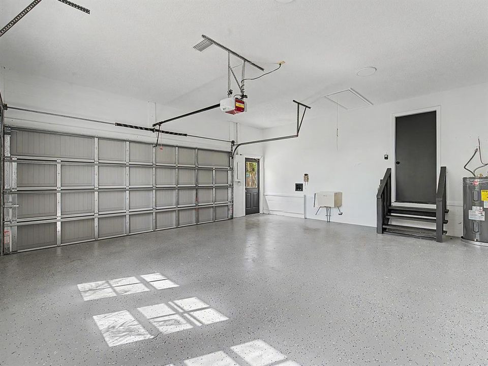 Activo con contrato: $414,999 (4 camas, 2 baños, 1863 Pies cuadrados)
