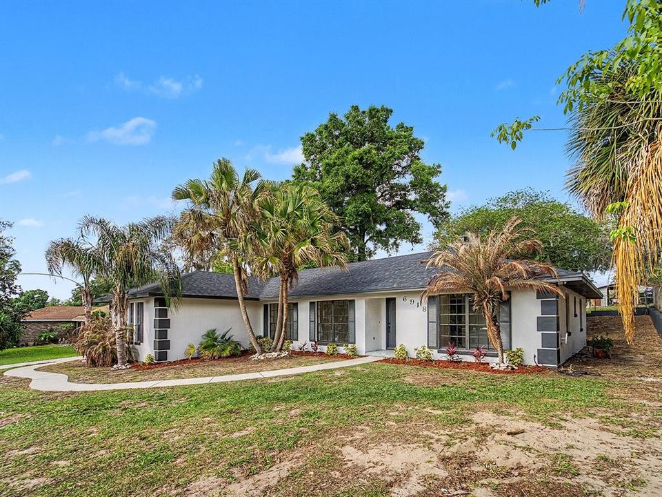 Activo con contrato: $414,999 (4 camas, 2 baños, 1863 Pies cuadrados)