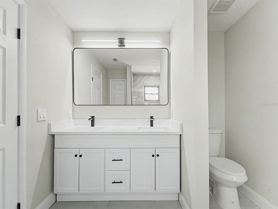 Activo con contrato: $414,999 (4 camas, 2 baños, 1863 Pies cuadrados)