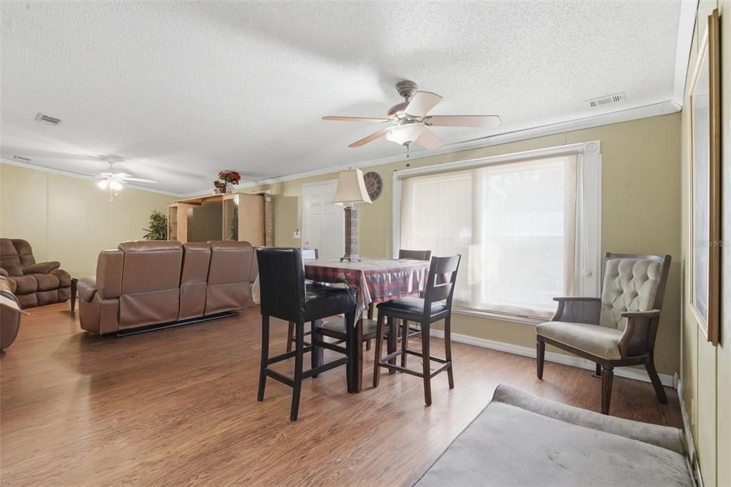 На продажу: $280,000 (4.23 acres)