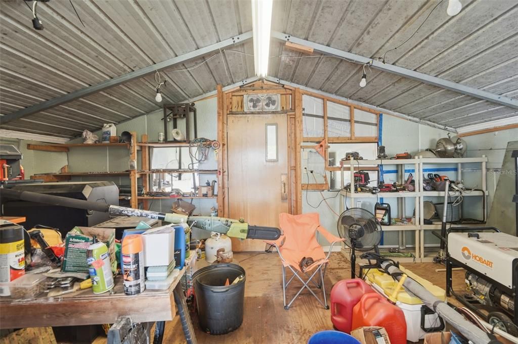 На продажу: $280,000 (4.23 acres)