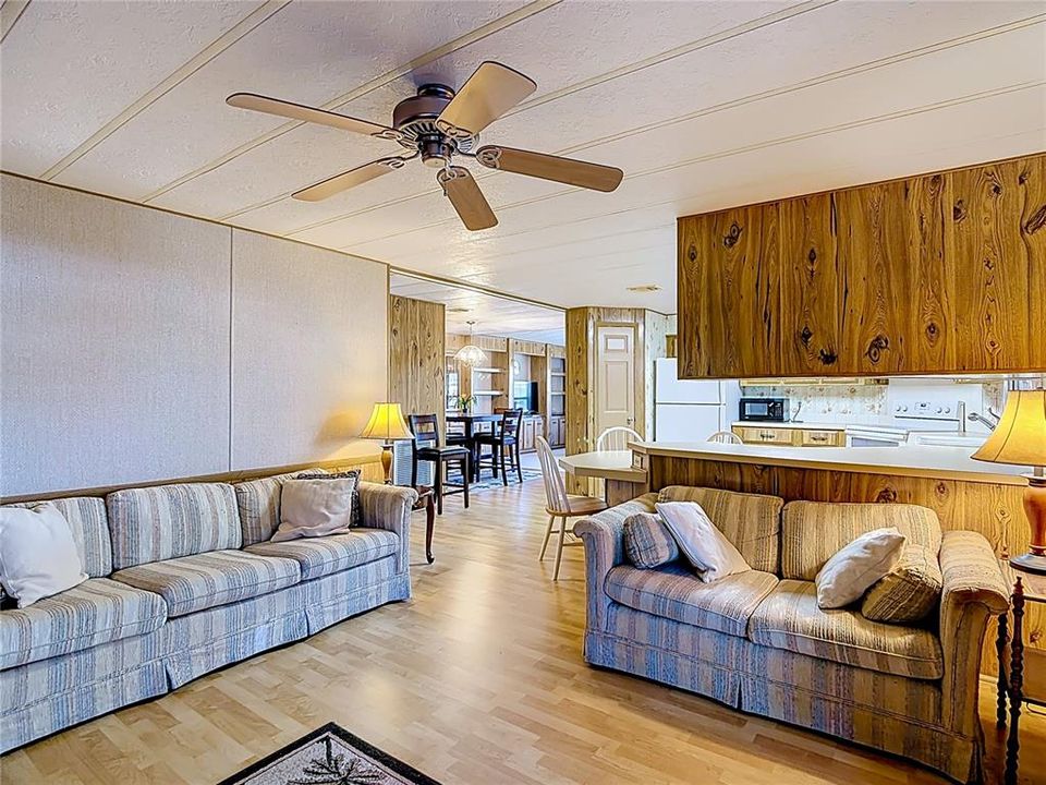 En Venta: $155,900 (2 camas, 2 baños, 1596 Pies cuadrados)