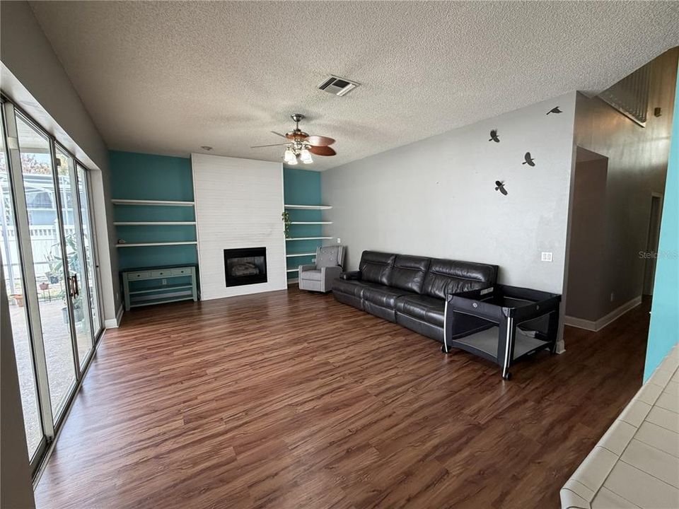 Activo con contrato: $500,000 (4 camas, 2 baños, 2810 Pies cuadrados)