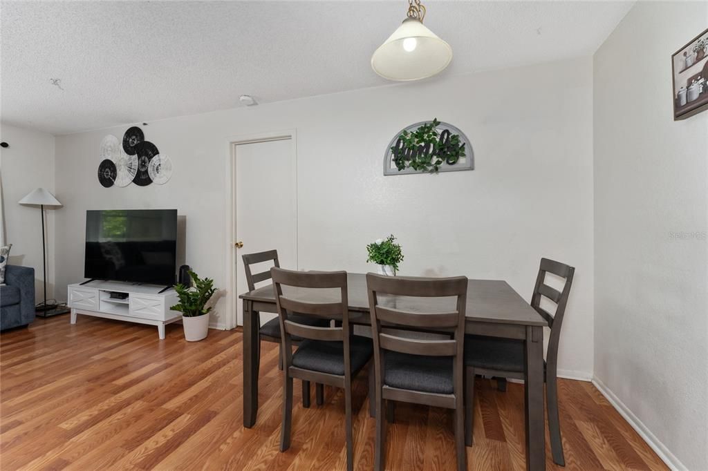 En Venta: $179,990 (2 camas, 2 baños, 1019 Pies cuadrados)