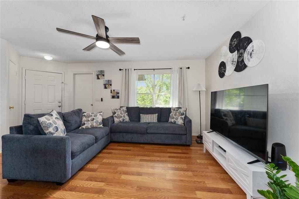 En Venta: $179,990 (2 camas, 2 baños, 1019 Pies cuadrados)