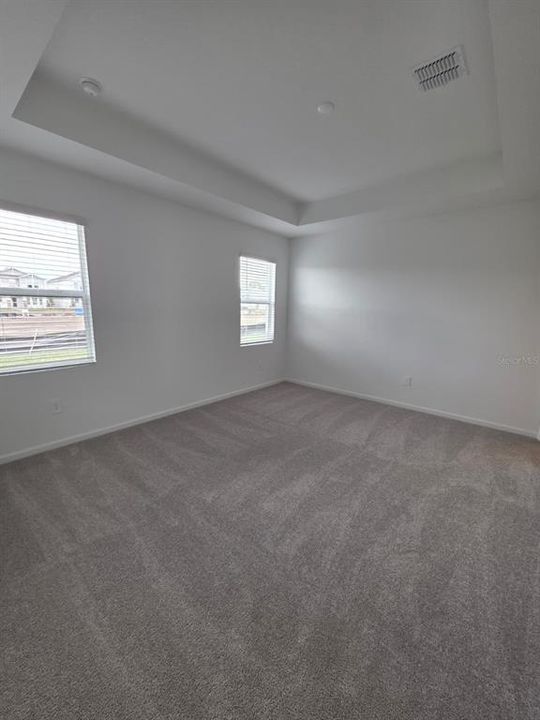 Activo con contrato: $2,700 (4 camas, 3 baños, 2199 Pies cuadrados)