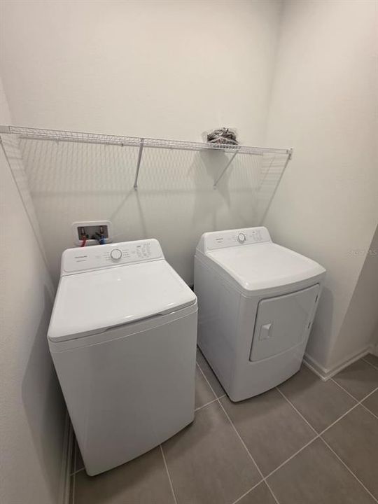 Activo con contrato: $2,700 (4 camas, 3 baños, 2199 Pies cuadrados)