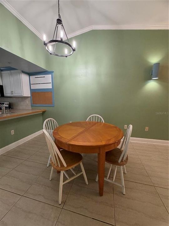 На продажу: $169,900 (2 спален, 2 ванн, 921 Квадратных фут)