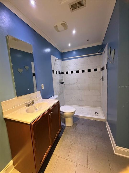 На продажу: $169,900 (2 спален, 2 ванн, 921 Квадратных фут)