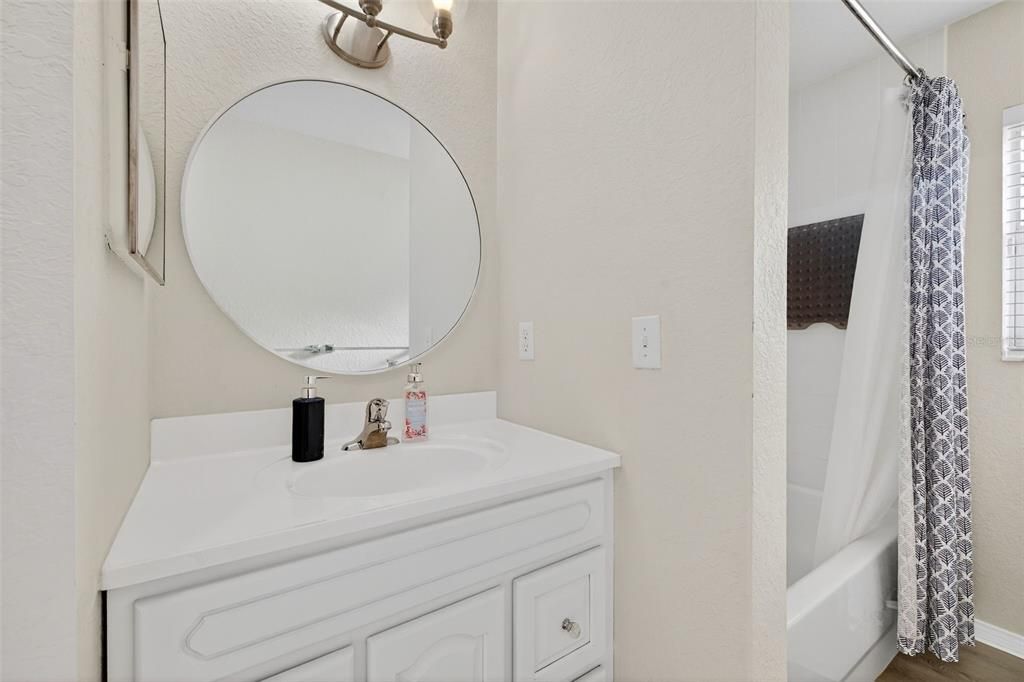 Active With Contract: $3,500 (3 beds, 2 baths, 1379 Square Feet)