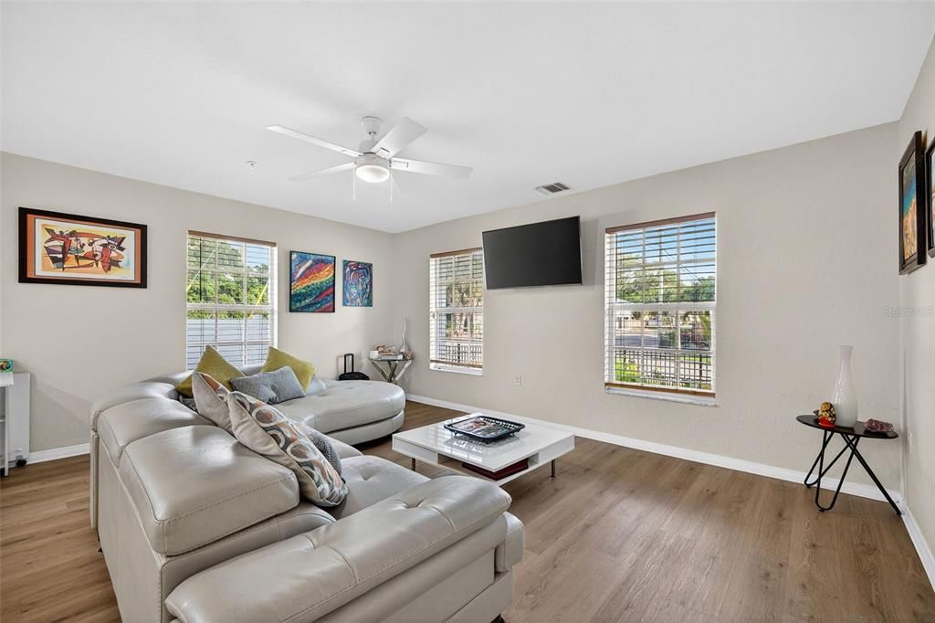 Active With Contract: $3,500 (3 beds, 2 baths, 1379 Square Feet)