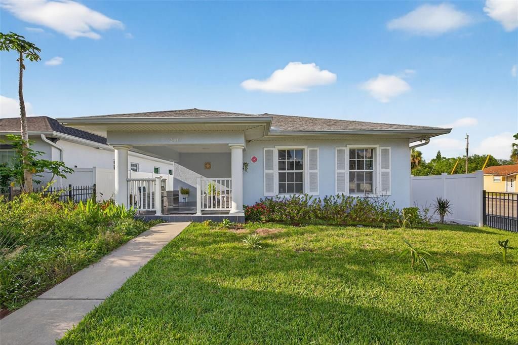 Active With Contract: $3,500 (3 beds, 2 baths, 1379 Square Feet)