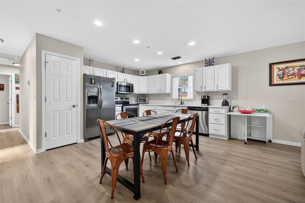 Active With Contract: $3,500 (3 beds, 2 baths, 1379 Square Feet)