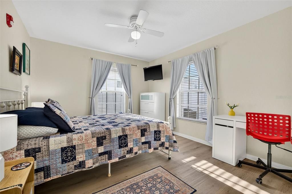 Active With Contract: $3,500 (3 beds, 2 baths, 1379 Square Feet)
