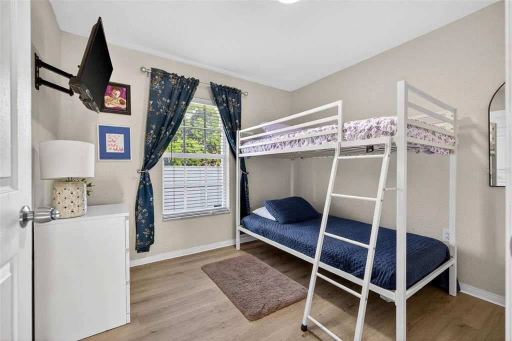 Active With Contract: $3,500 (3 beds, 2 baths, 1379 Square Feet)