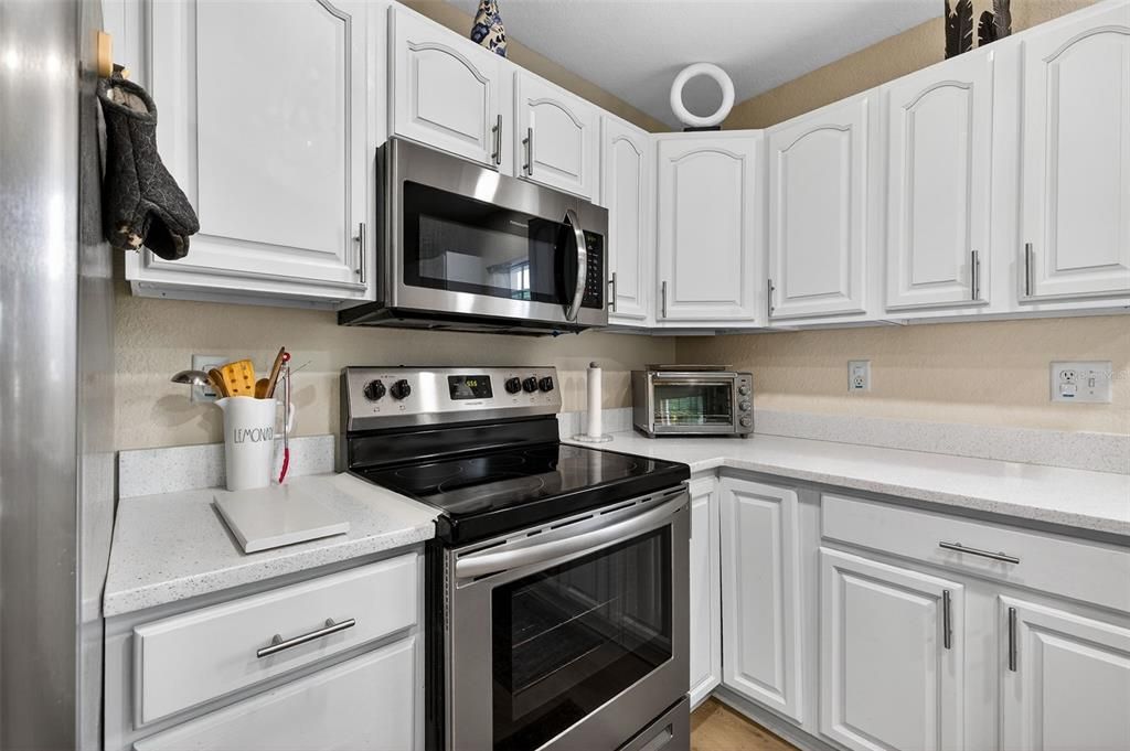 Active With Contract: $3,500 (3 beds, 2 baths, 1379 Square Feet)