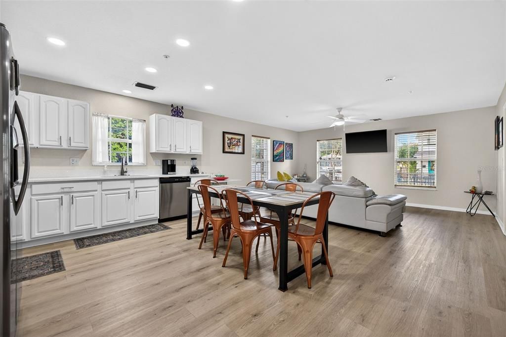 Active With Contract: $3,500 (3 beds, 2 baths, 1379 Square Feet)