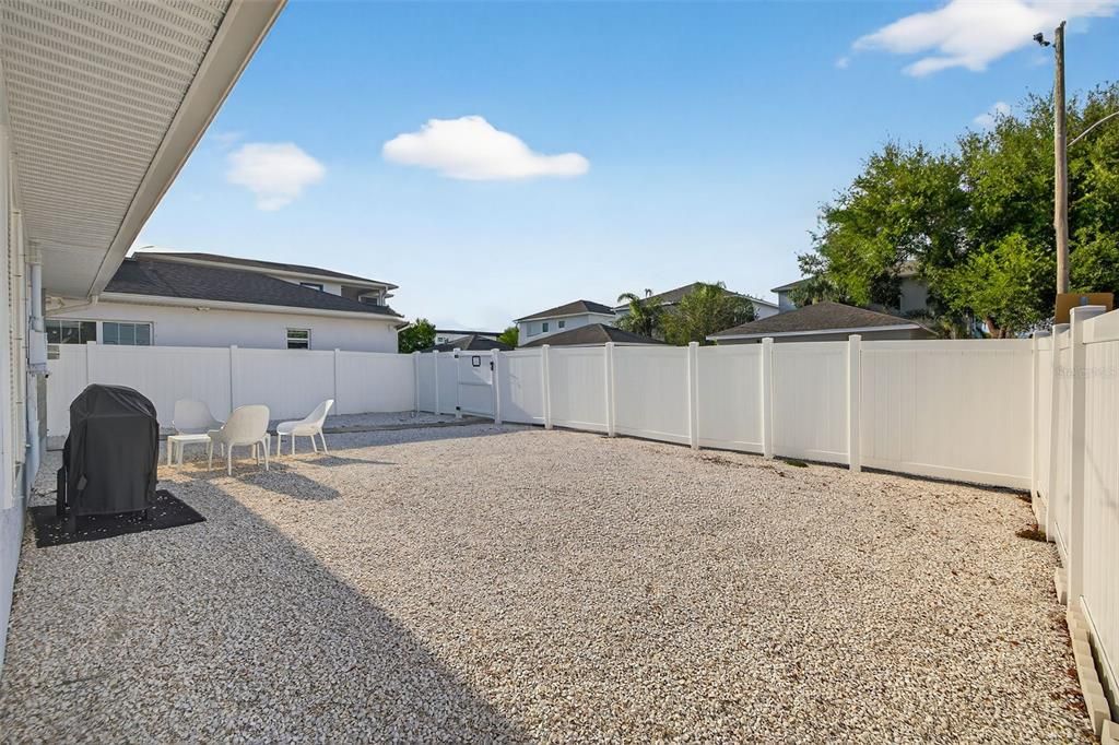 Active With Contract: $3,500 (3 beds, 2 baths, 1379 Square Feet)