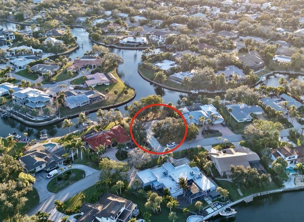 На продажу: $1,575,000 (0.34 acres)