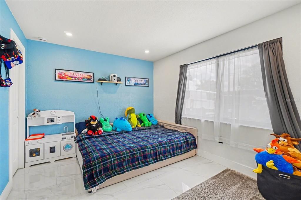 For Sale: $300,000 (4 beds, 2 baths, 1344 Square Feet)