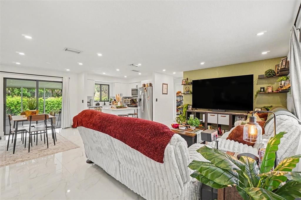 For Sale: $300,000 (4 beds, 2 baths, 1344 Square Feet)