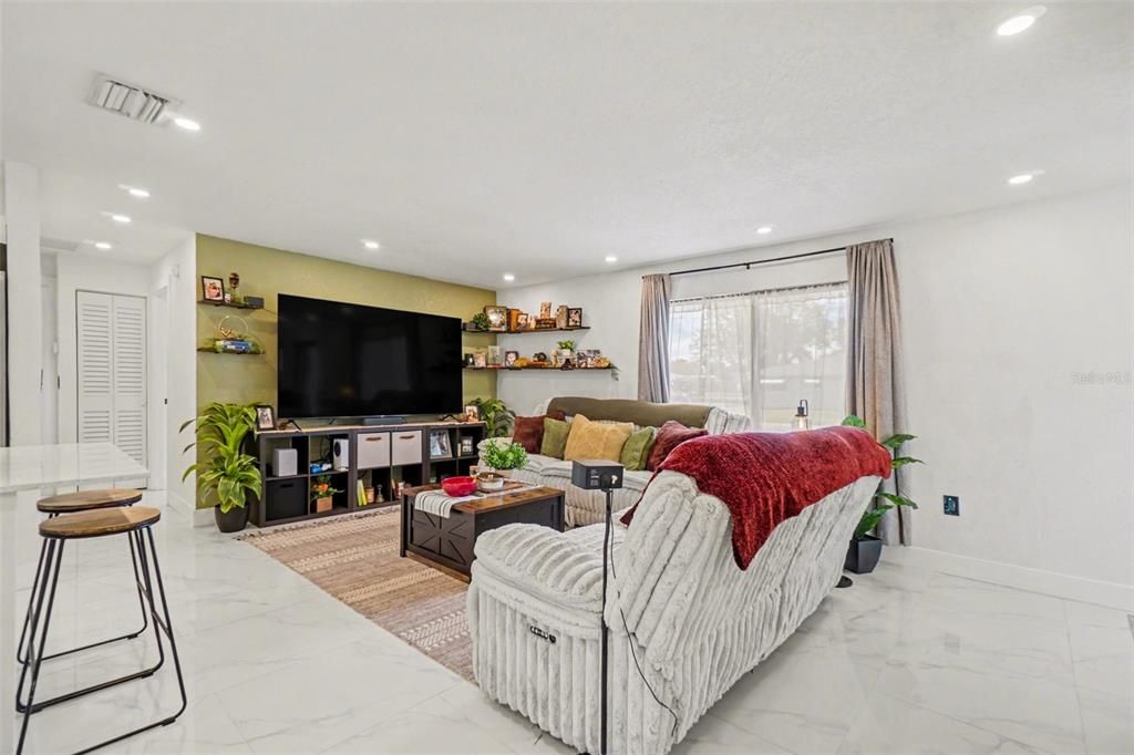 For Sale: $300,000 (4 beds, 2 baths, 1344 Square Feet)